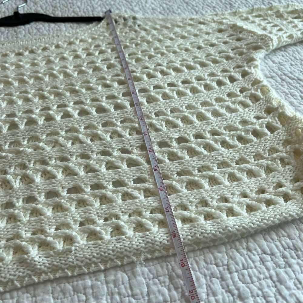 ✨ Women’s White Open Knit Sweater Medium - Picture 9 of 9